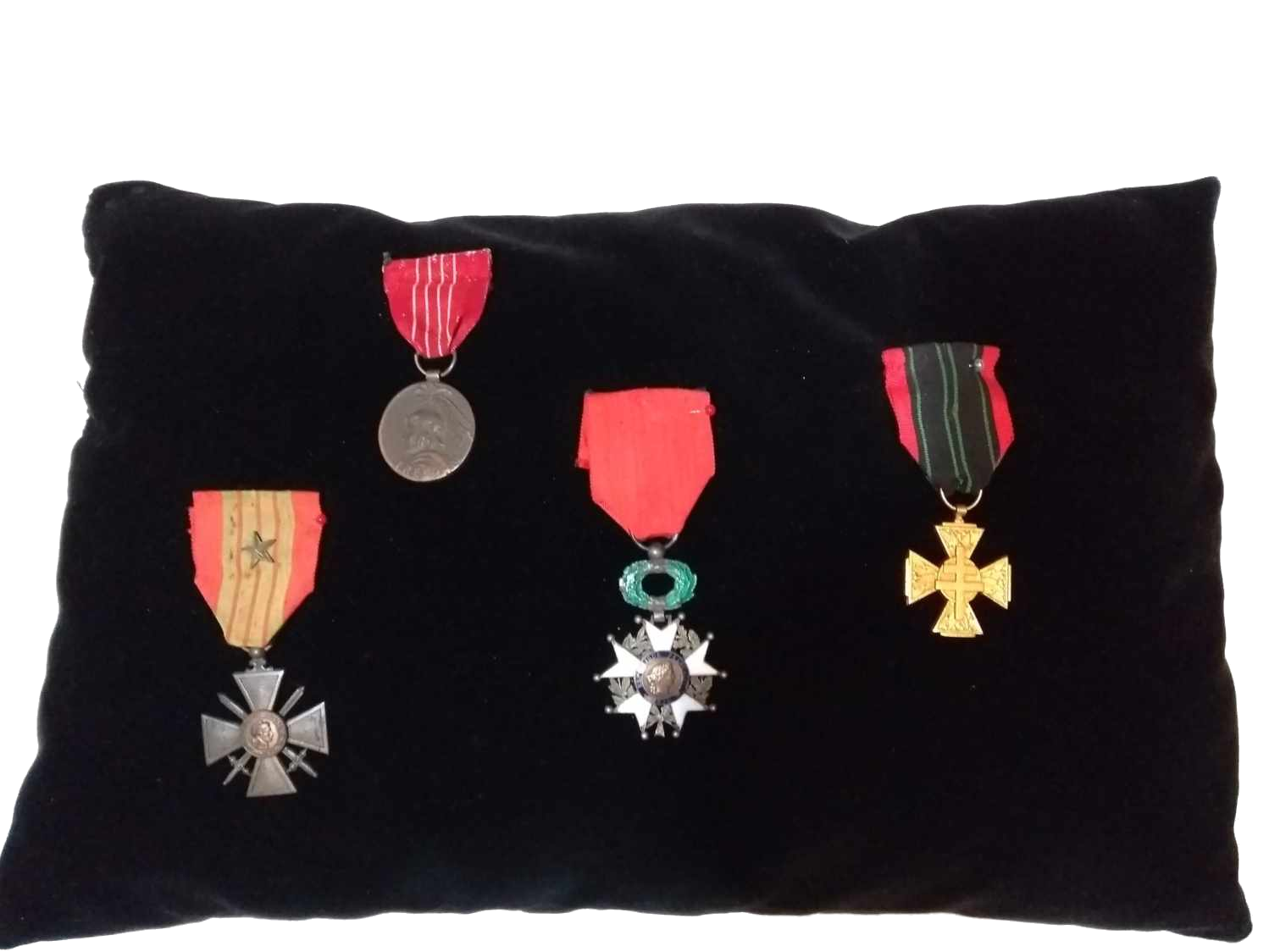 Croix de guerre, Medal of Freedom, Légion d'honneur,Croix du combattant volontaire de la résistance 